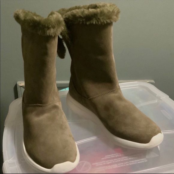 NWOT $75 Skechers | Gogowalk Suede Boots with Faux Fur Lining in Olive Green - Picture 2 of 9